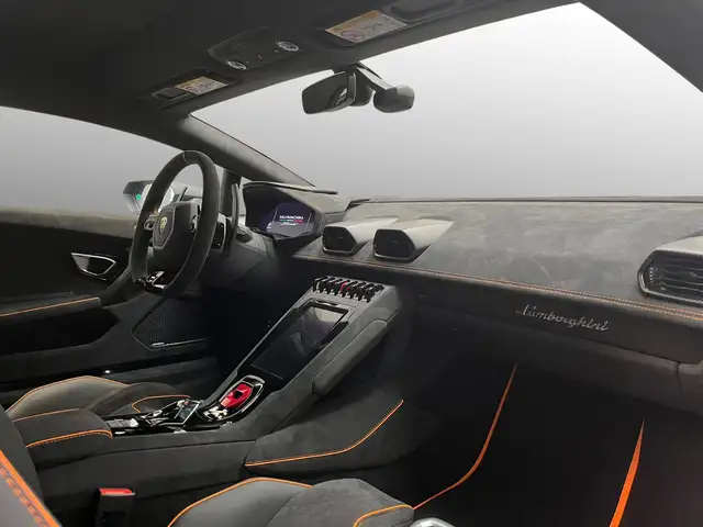 Lamborghini Huracan view 7