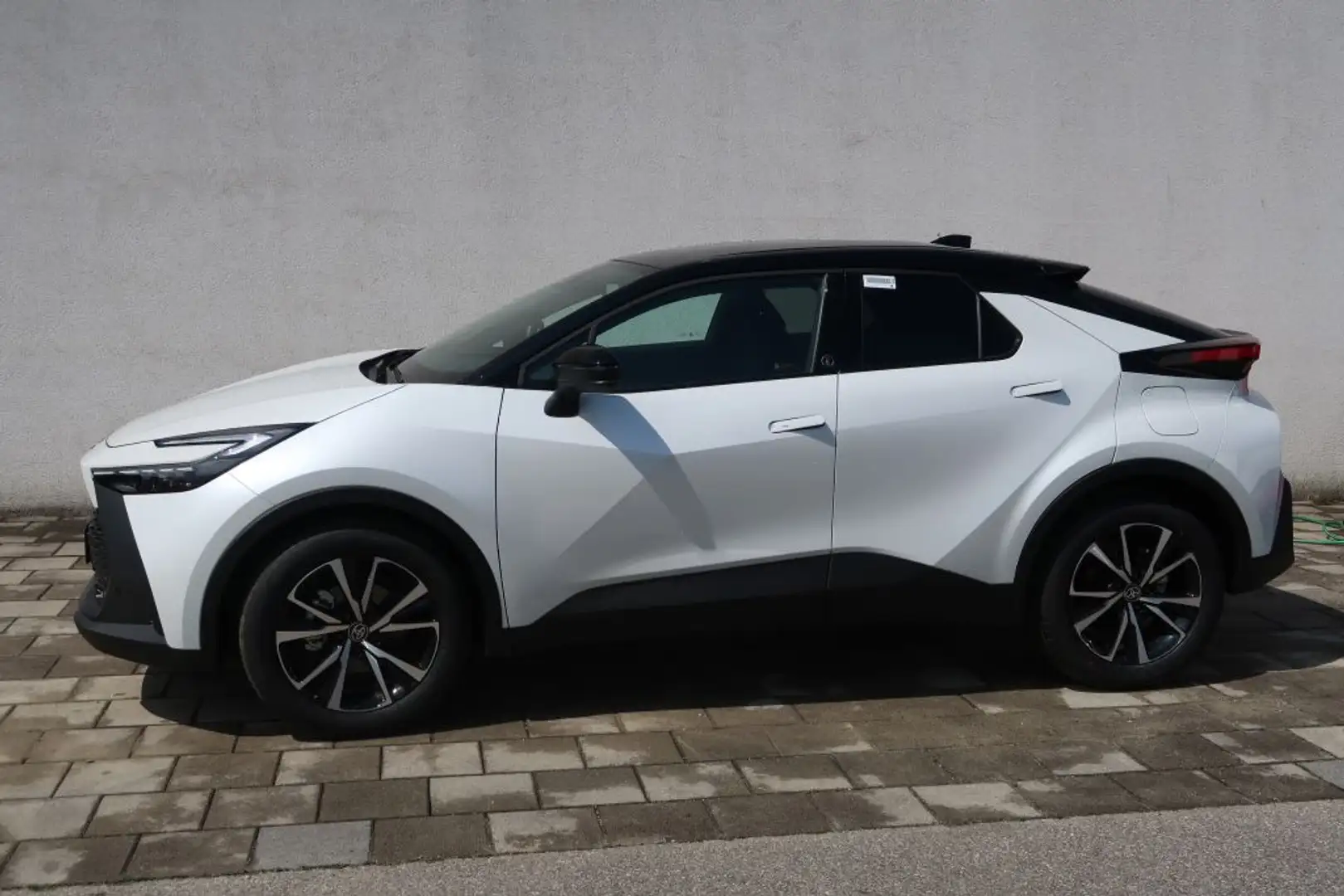 Toyota C-HR 1.8 Hybrid Team Deutschland Weiß - 2