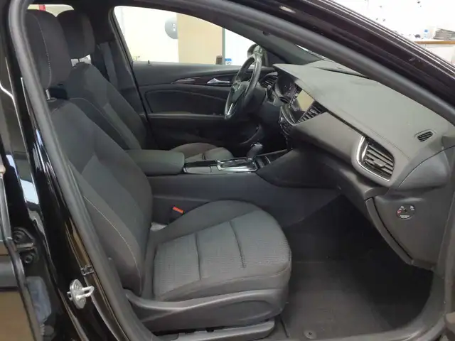 Opel Insignia view 8