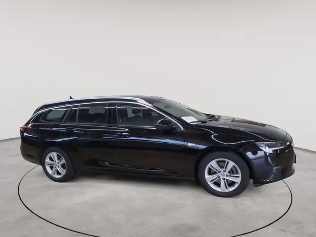 Opel Insignia view 3