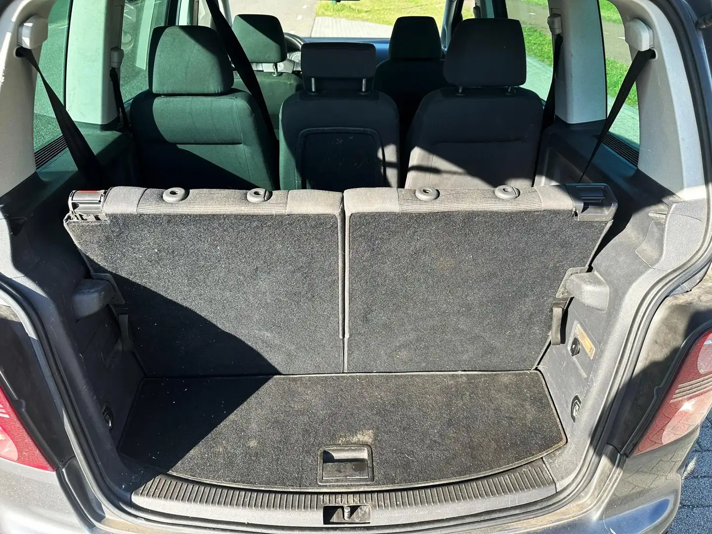 Volkswagen Touran 1.6 Trendline Business7 Persoons Airco cruise Grijs - 2