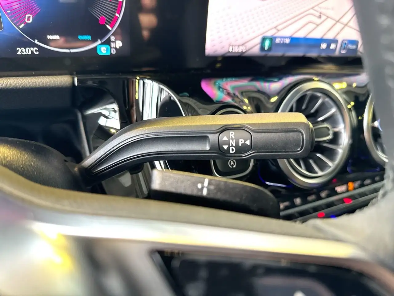 Mercedes-Benz GLA снимка Mercedes-Benz GLA