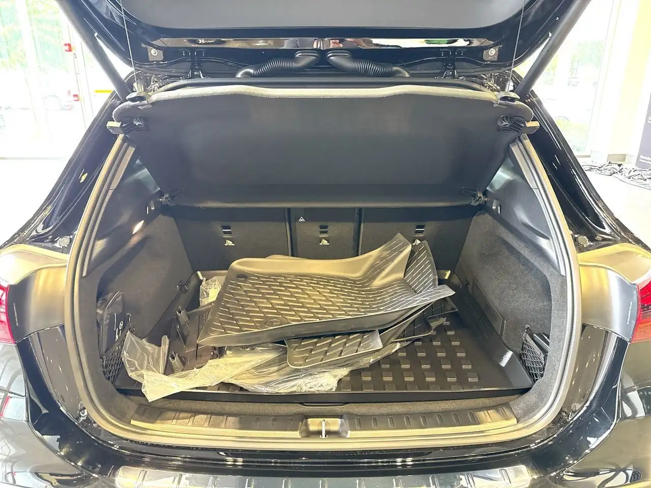 Mercedes-Benz GLA снимка Mercedes-Benz GLA