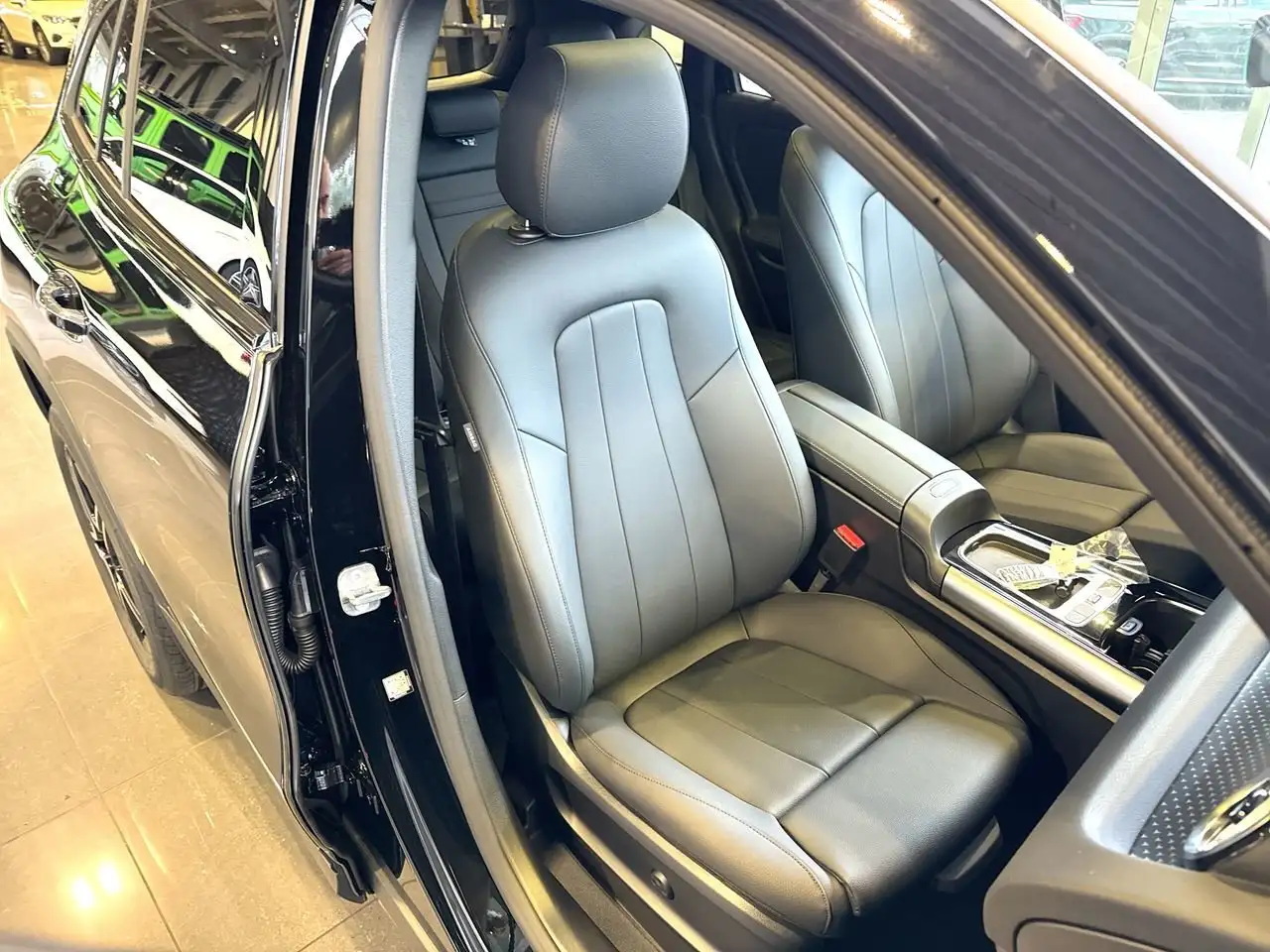 Mercedes-Benz GLA снимка Mercedes-Benz GLA