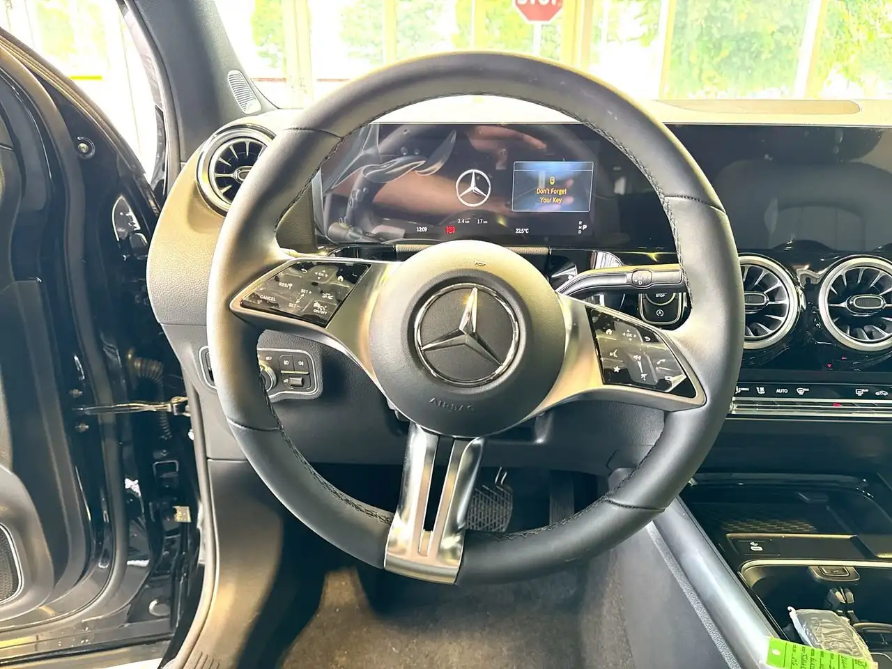 Mercedes-Benz GLA снимка Mercedes-Benz GLA