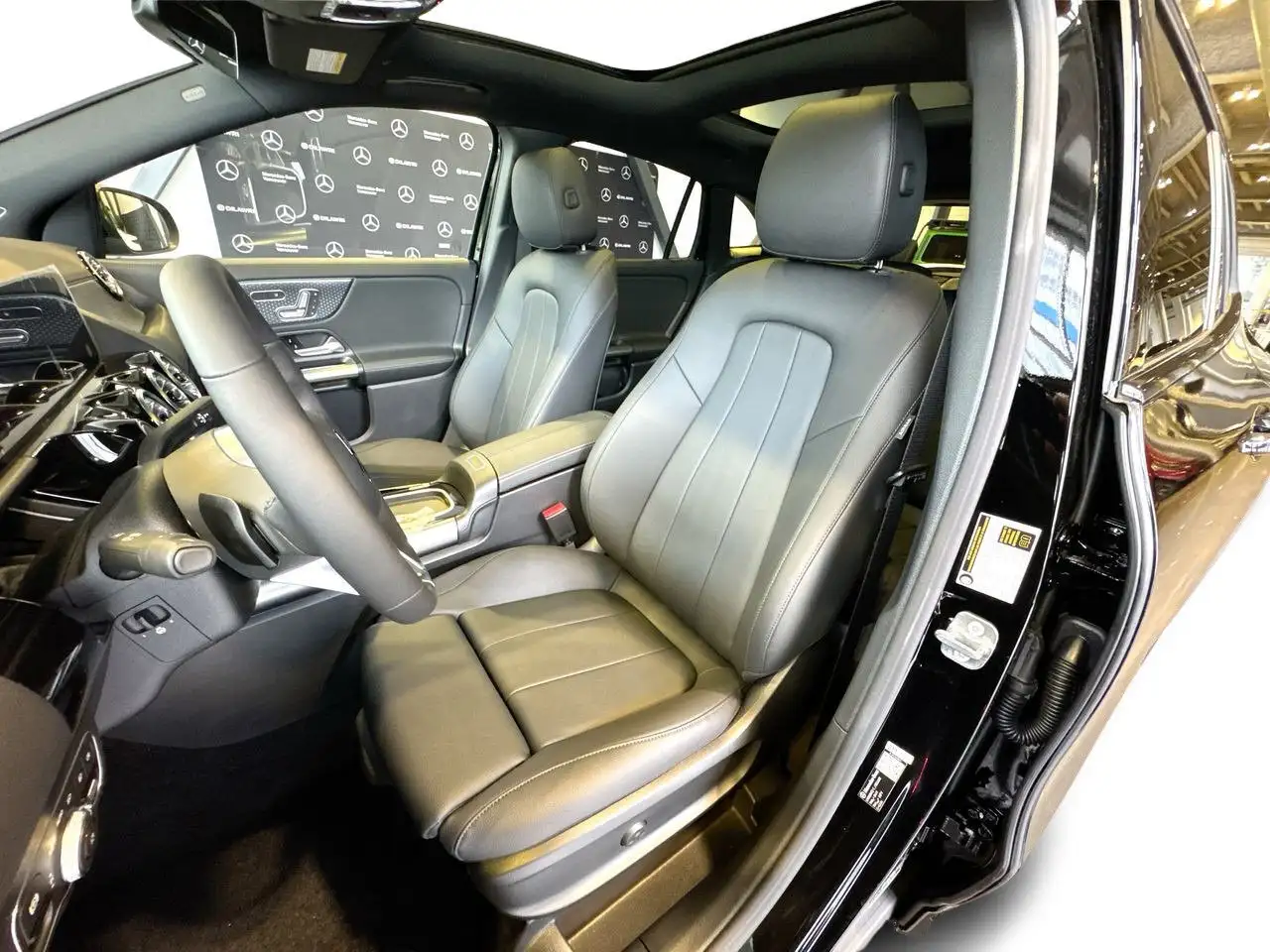 Mercedes-Benz GLA снимка Mercedes-Benz GLA