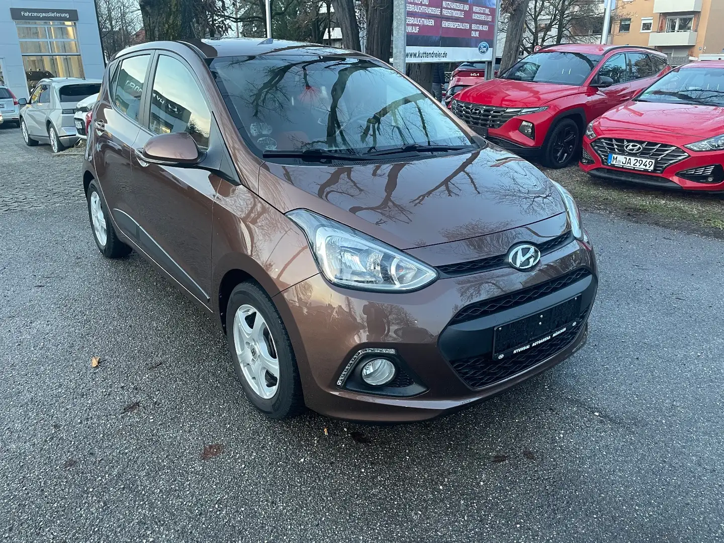 Hyundai i10 1.0 Gold YES! inkl. WKR SHZ LKR KLIMA Braun - 2