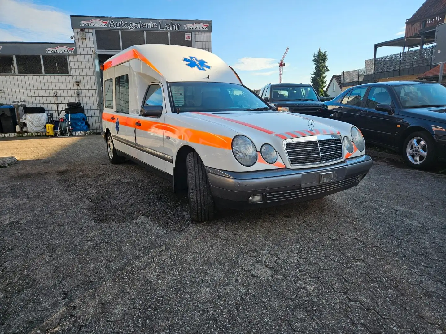 Mercedes-Benz E 280 CLASSIC Krankenwagen Weiß - 2