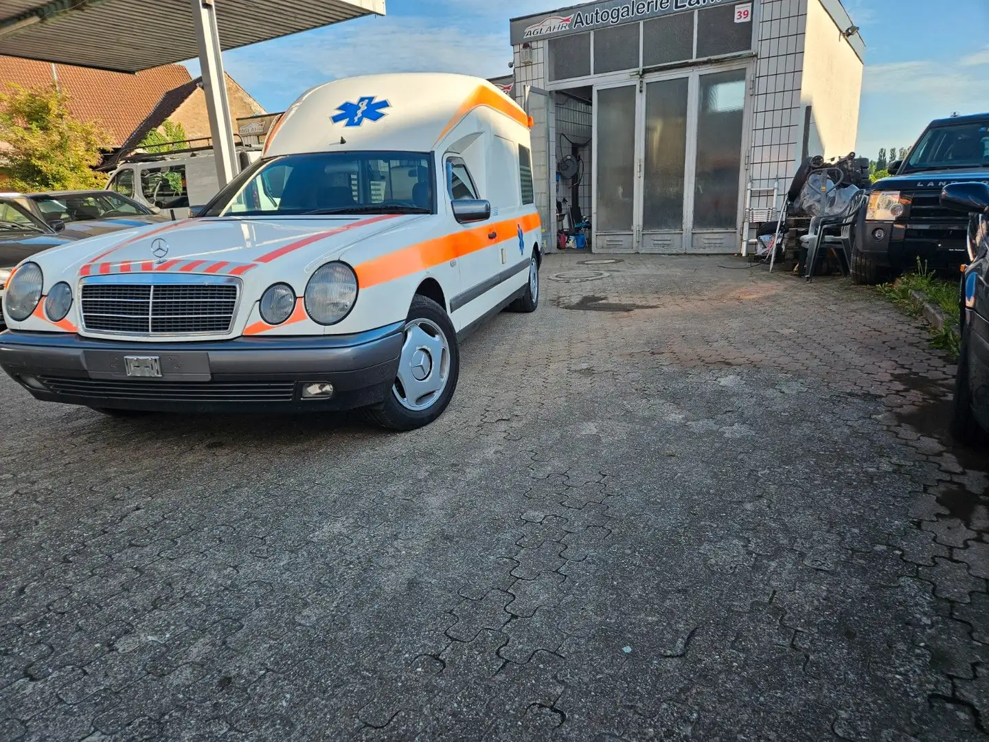 Mercedes-Benz E 280 CLASSIC Krankenwagen Weiß - 1