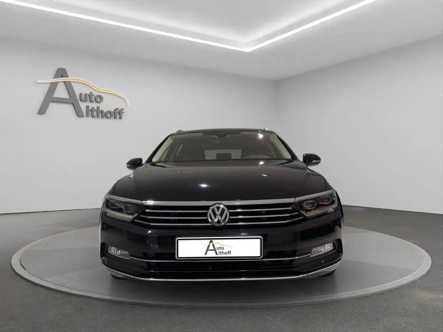 Volkswagen Passat Variant Passat Var. 1.8TSI Highline DSG AHK NAV ACC LED Negro - 2