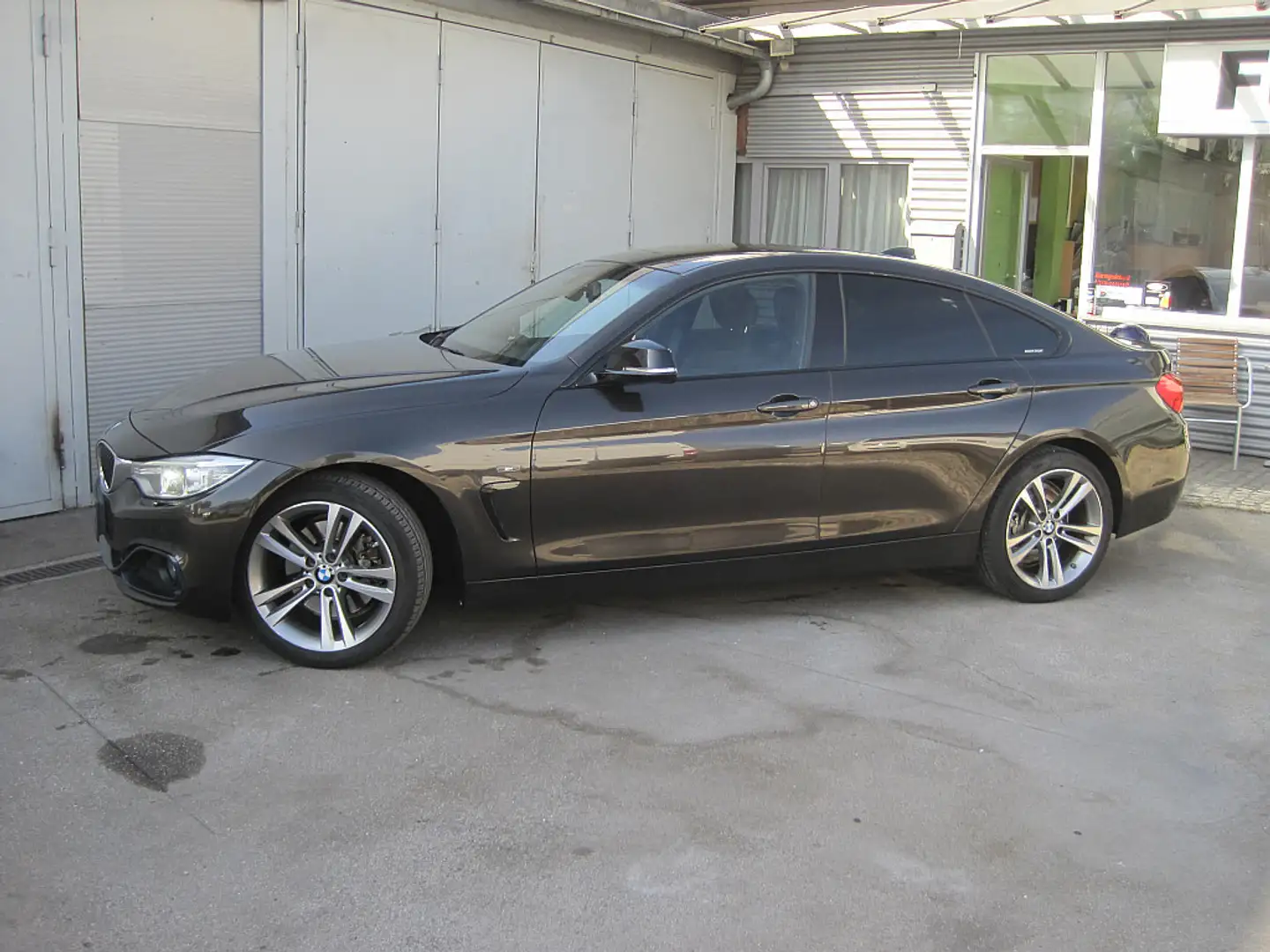 BMW 428 i Gran Coupe Sport Line xDrive Aut. Grau - 2