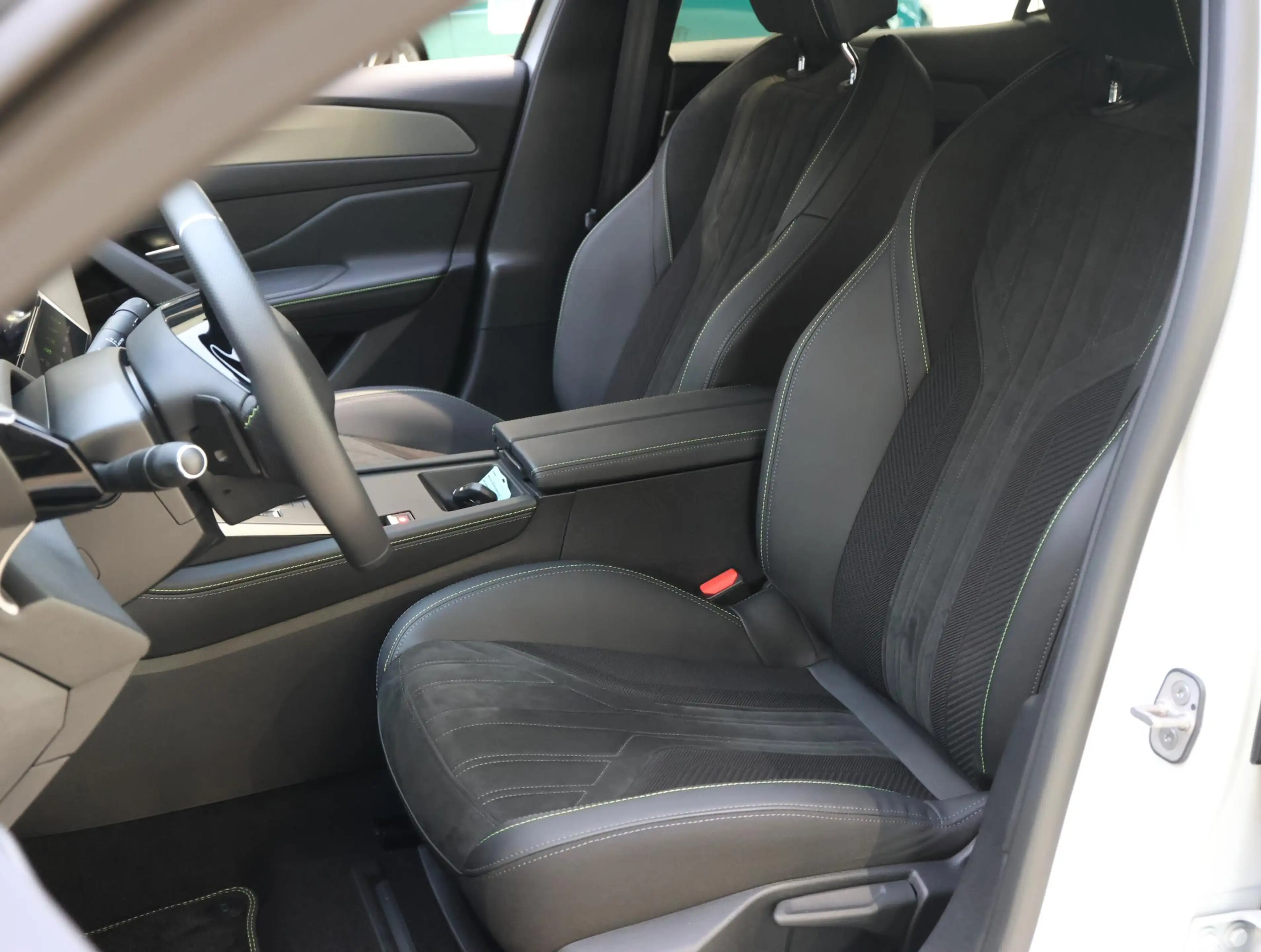 Peugeot 408 1.2 Hybrid 136 e-DCS6 GT | Handsfree achterklep | — photo 13