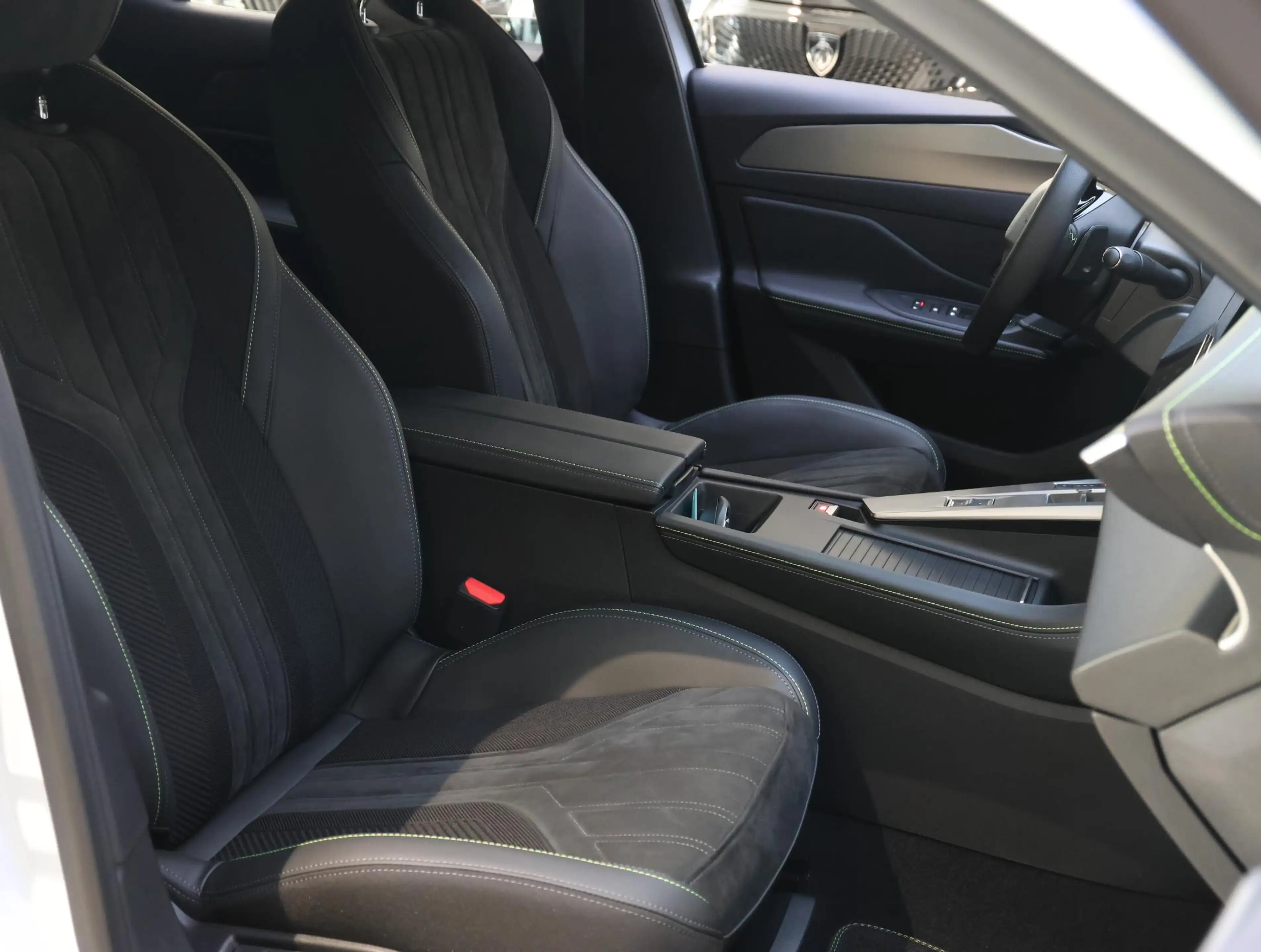 Peugeot 408 1.2 Hybrid 136 e-DCS6 GT | Handsfree achterklep | — photo 12