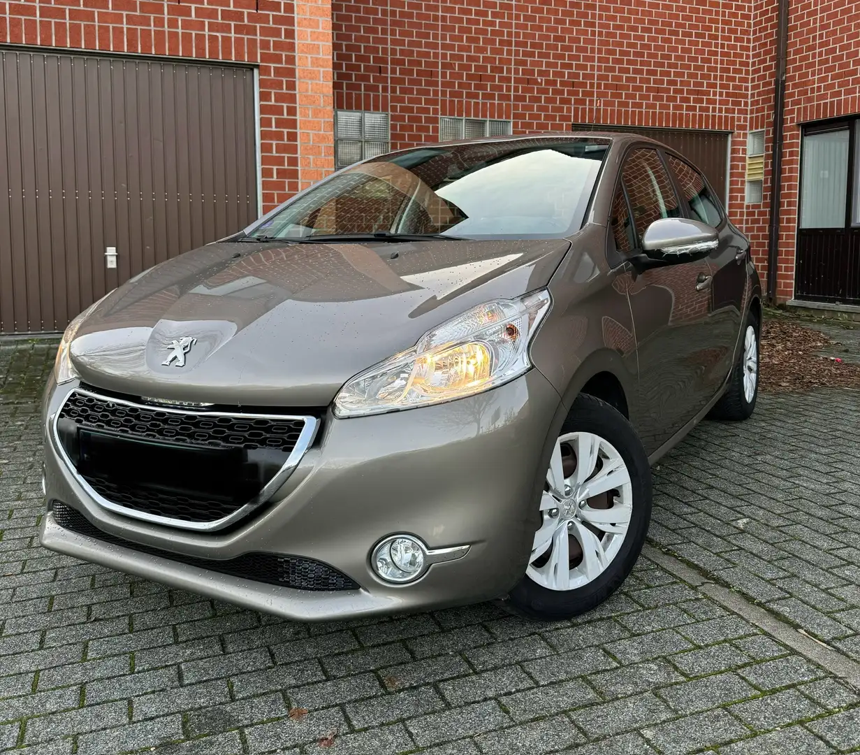 Peugeot 208 1.2 essence *Navigation*Airco*Carnet d entretien Brun - 1