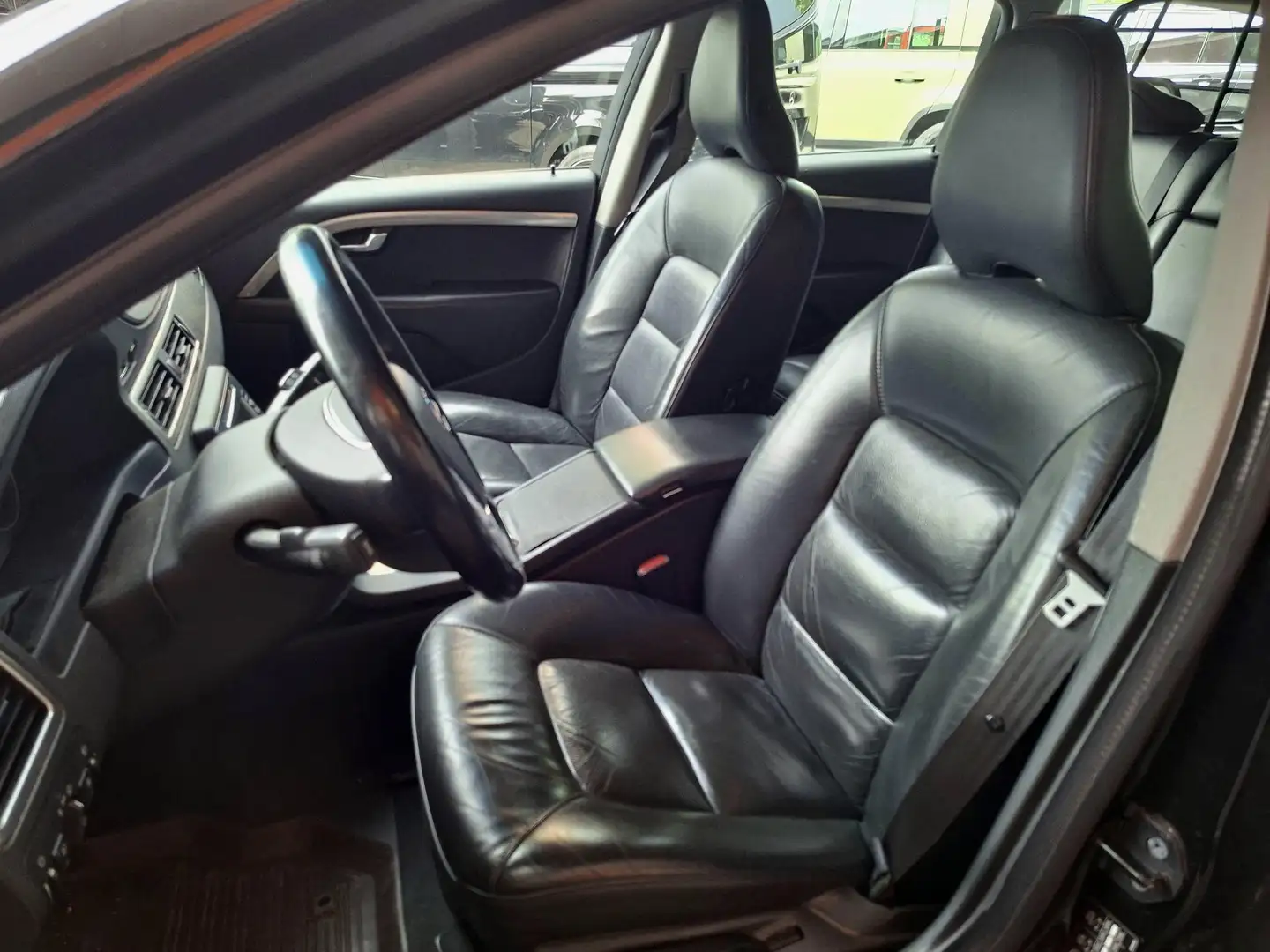 Volvo V70 2.0D Limited Edition | R-Sport pack | Volleder | M Negru - 2