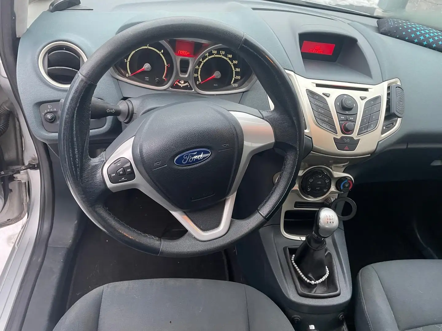 Ford Fiesta Ghia - 2