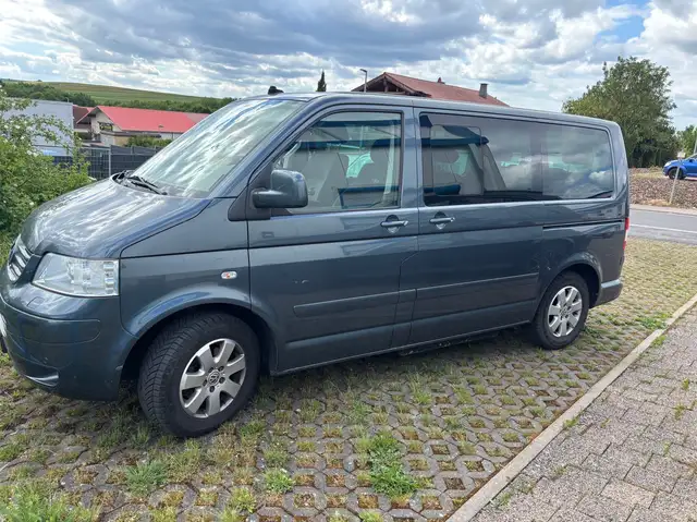 Volkswagen T5 Multivan Multivan Comfortline Behindertenumbau mit Lift