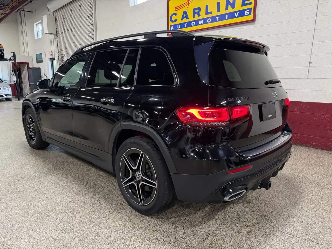 Mercedes-Benz GLB снимка Mercedes-Benz GLB