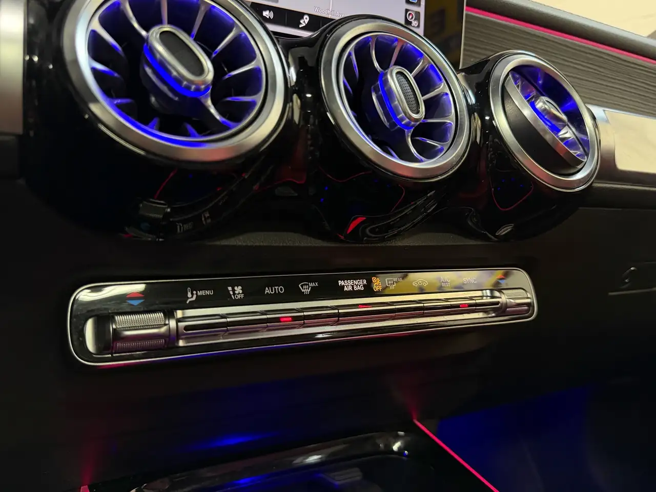Mercedes-Benz GLB снимка Mercedes-Benz GLB