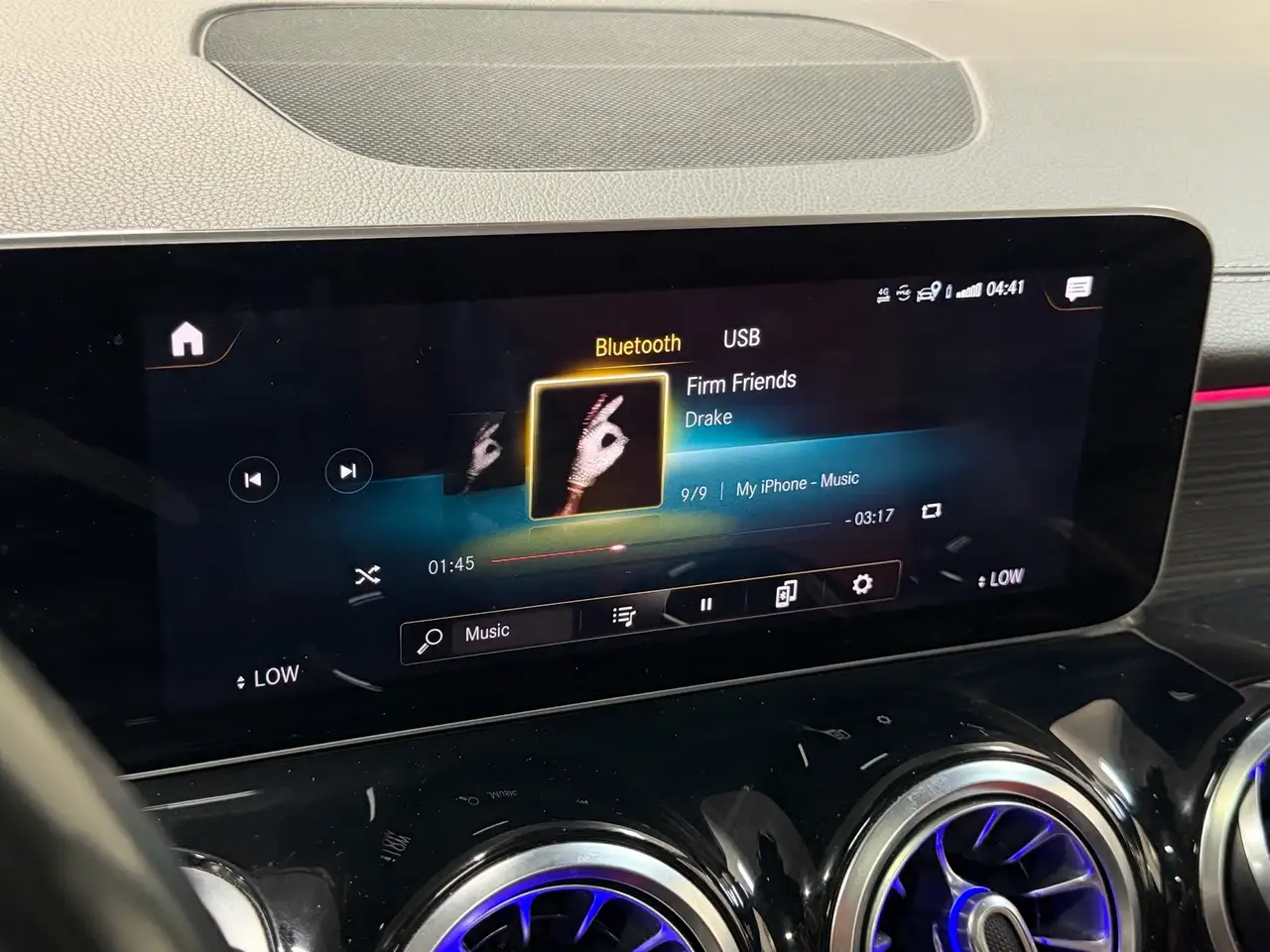 Mercedes-Benz GLB снимка Mercedes-Benz GLB