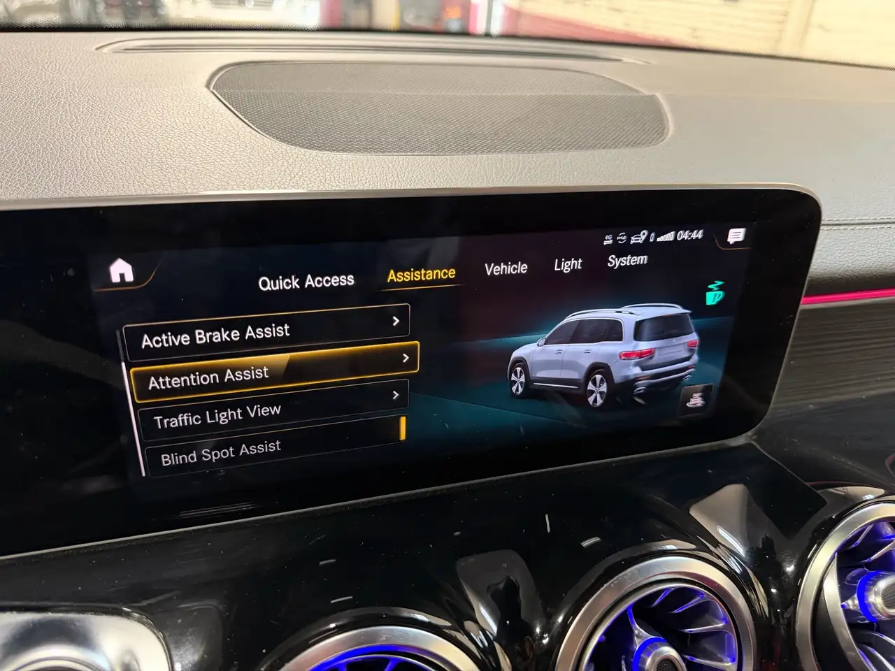 Mercedes-Benz GLB снимка Mercedes-Benz GLB