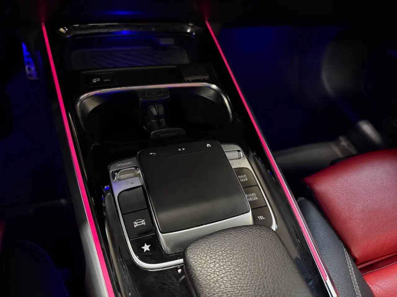 Mercedes-Benz GLB снимка Mercedes-Benz GLB