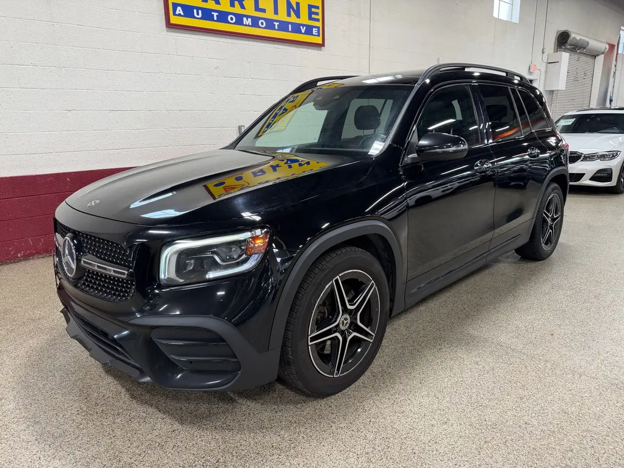 Mercedes-Benz GLB снимка Mercedes-Benz GLB