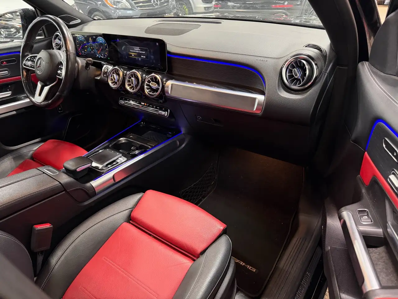 Mercedes-Benz GLB снимка Mercedes-Benz GLB