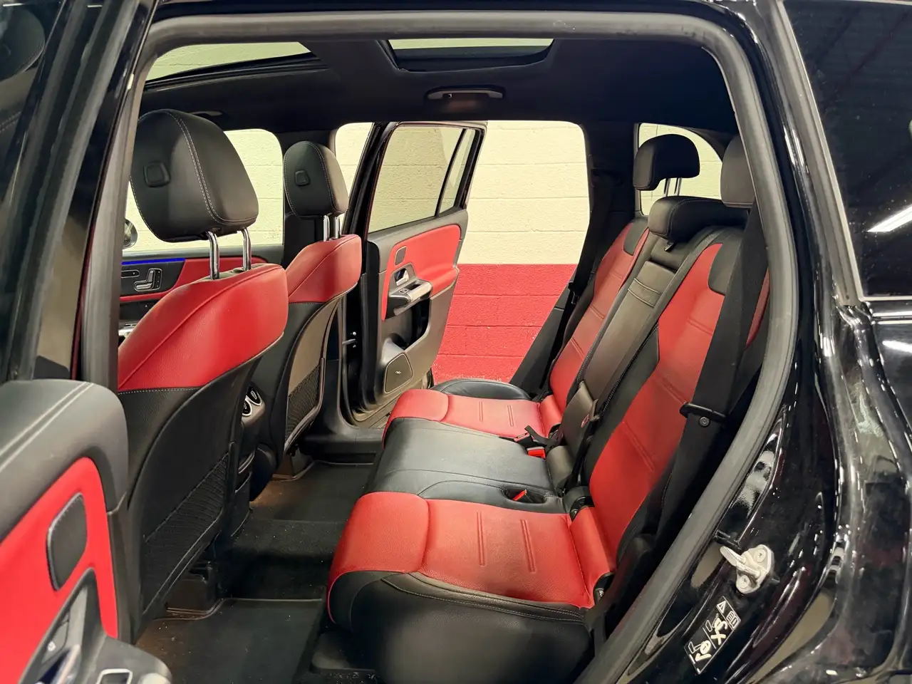 Mercedes-Benz GLB снимка Mercedes-Benz GLB