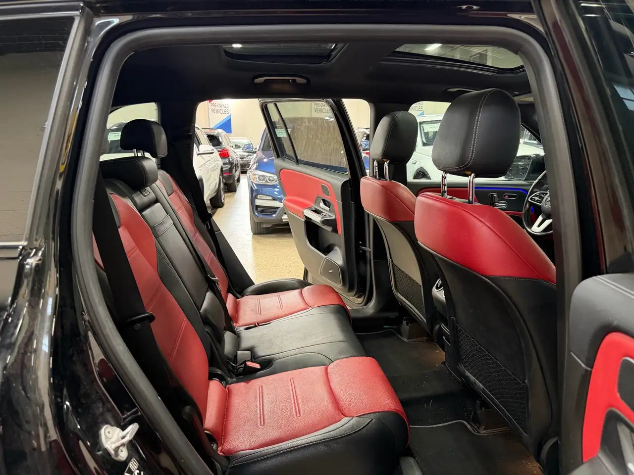 Mercedes-Benz GLB снимка Mercedes-Benz GLB