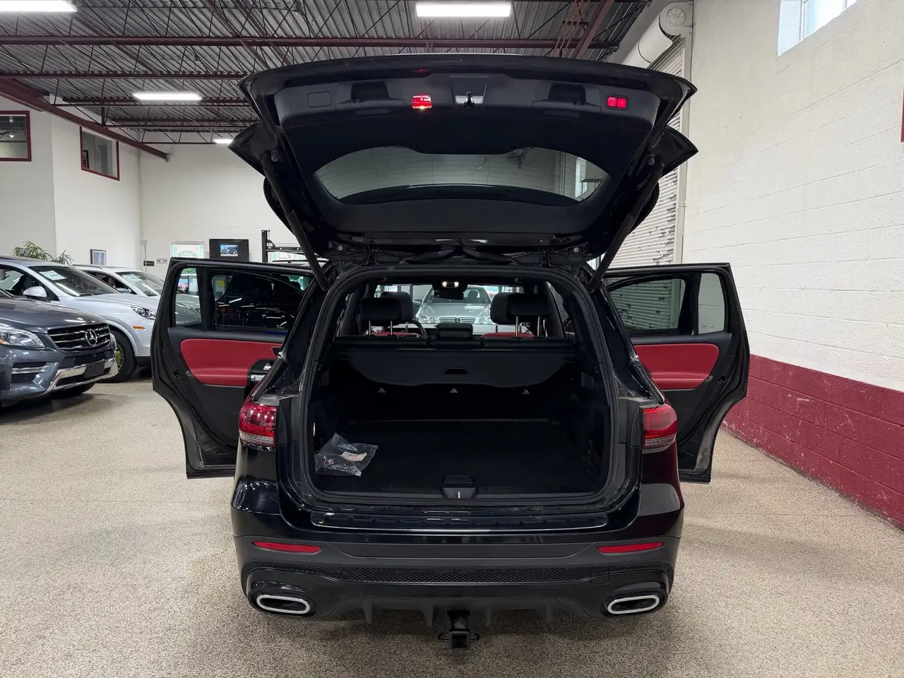 Mercedes-Benz GLB снимка Mercedes-Benz GLB