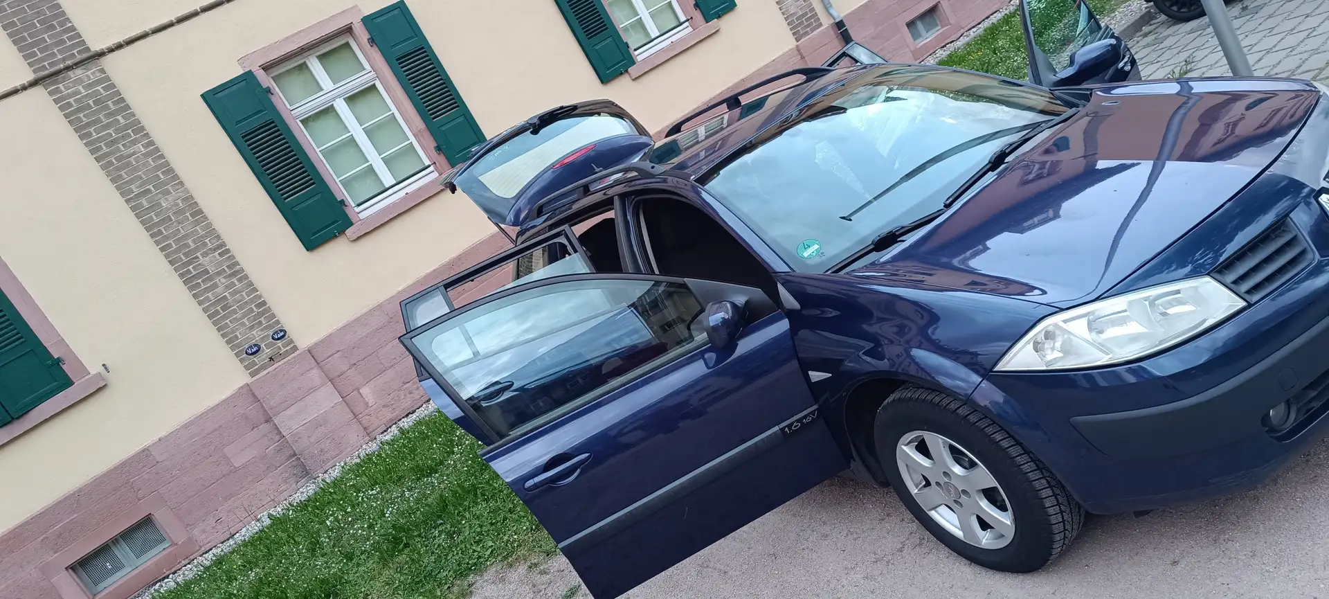 Renault Megane Megane Grandtour 1.6 Grandtour Confort Privilege Blau - 1