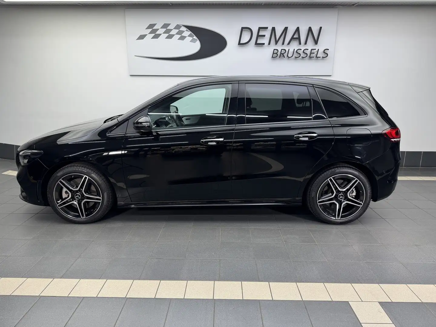Mercedes-Benz B 250 e PHEV AMG Line - Pack Night - PlugIn Hybrid Zwart - 2