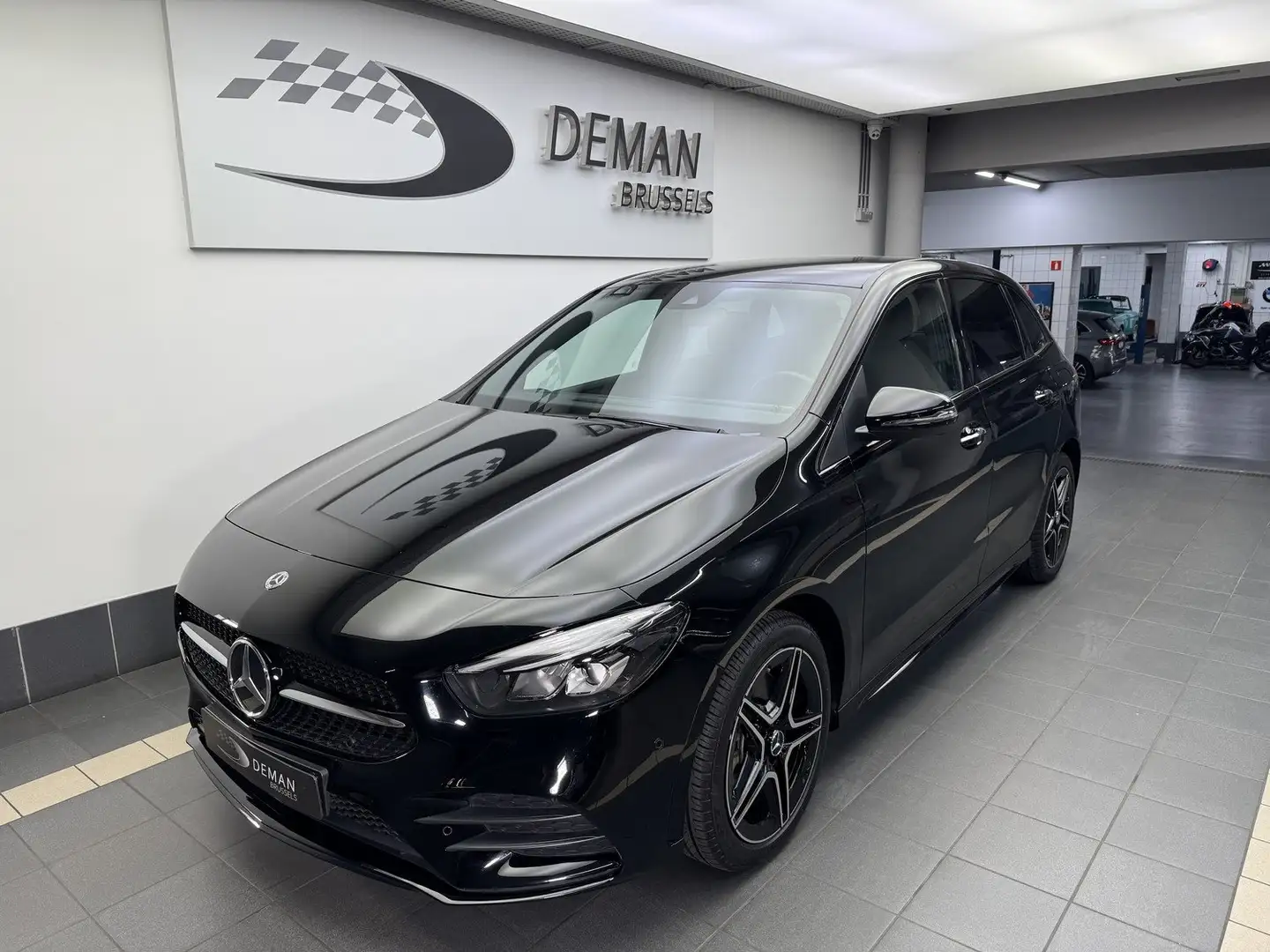 Mercedes-Benz B 250 e PHEV AMG Line - Pack Night - PlugIn Hybrid Zwart - 1