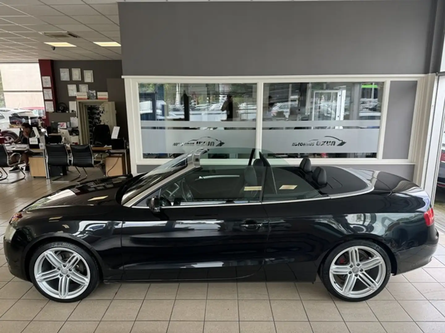 Audi A5 Cabrio 3.0 TDI Auto quattro S-Line AirScarf Schwarz - 2