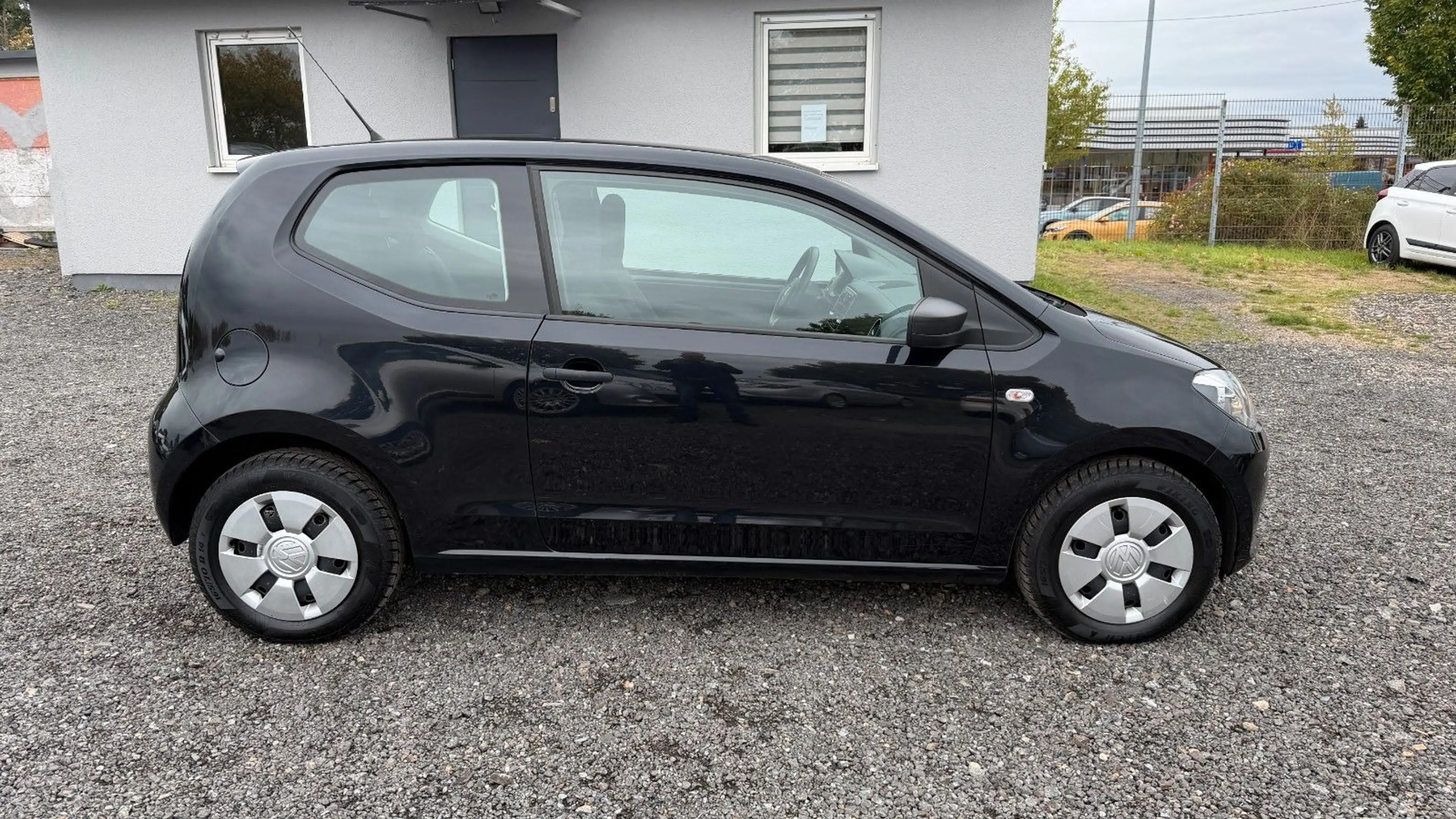 Volkswagen up! take 1-Hand Scheckheft Klima Allwetterreifen — photo 6