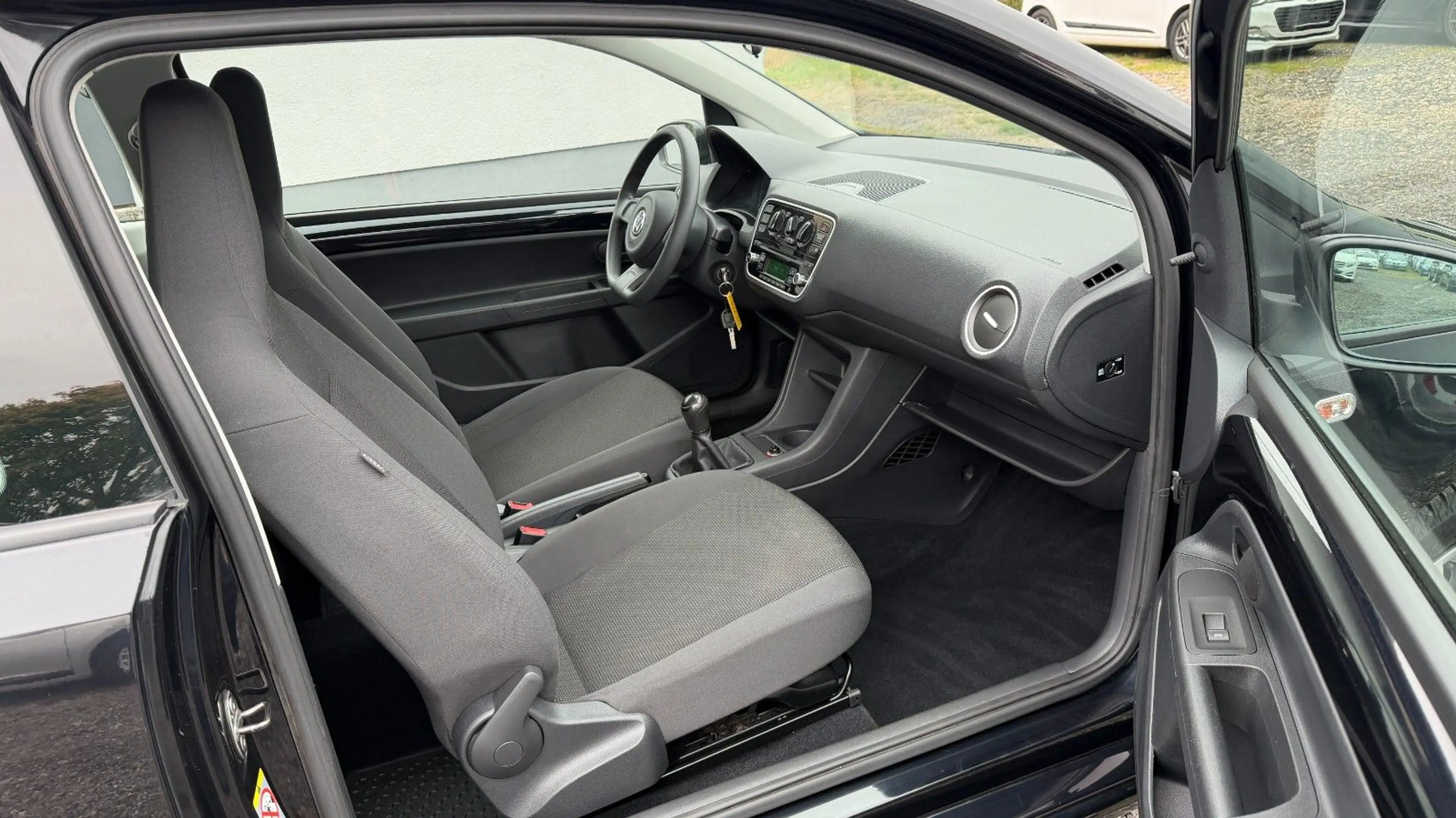Volkswagen up! take 1-Hand Scheckheft Klima Allwetterreifen — photo 10
