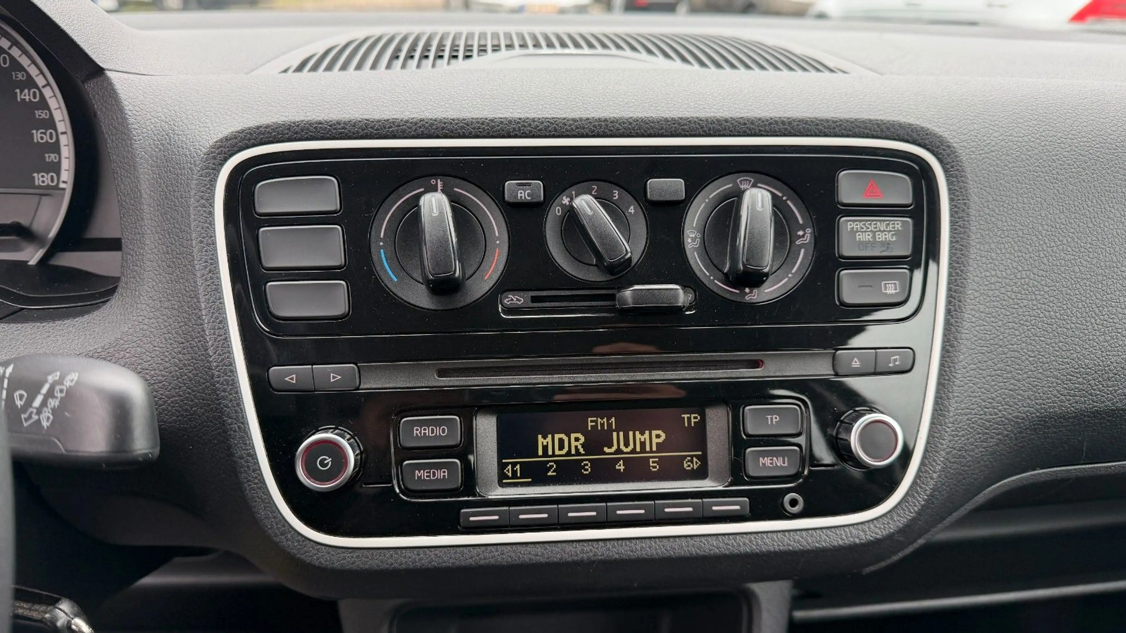 Volkswagen up! take 1-Hand Scheckheft Klima Allwetterreifen — photo 14