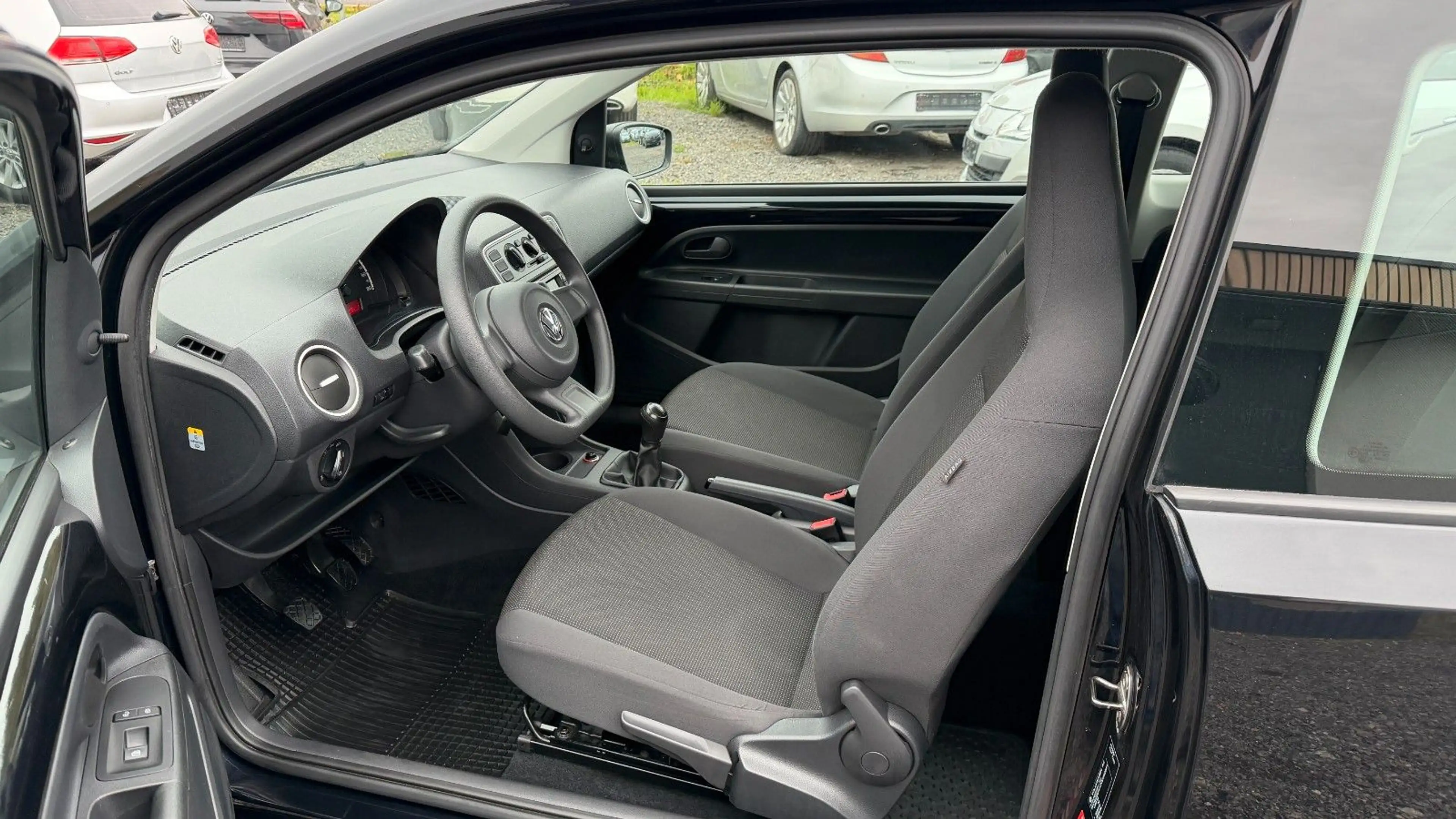 Volkswagen up! take 1-Hand Scheckheft Klima Allwetterreifen — photo 9