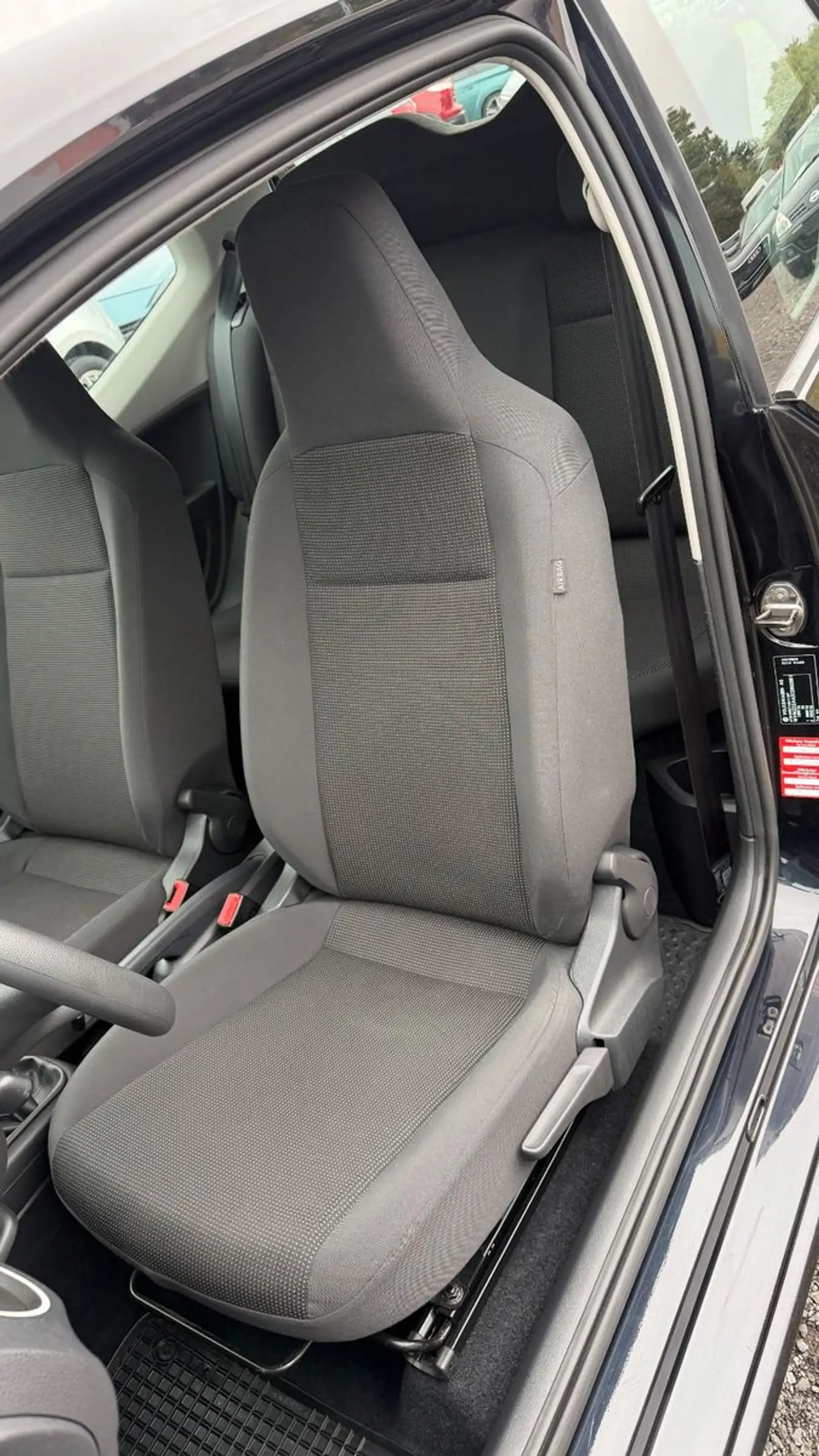 Volkswagen up! take 1-Hand Scheckheft Klima Allwetterreifen — photo 12