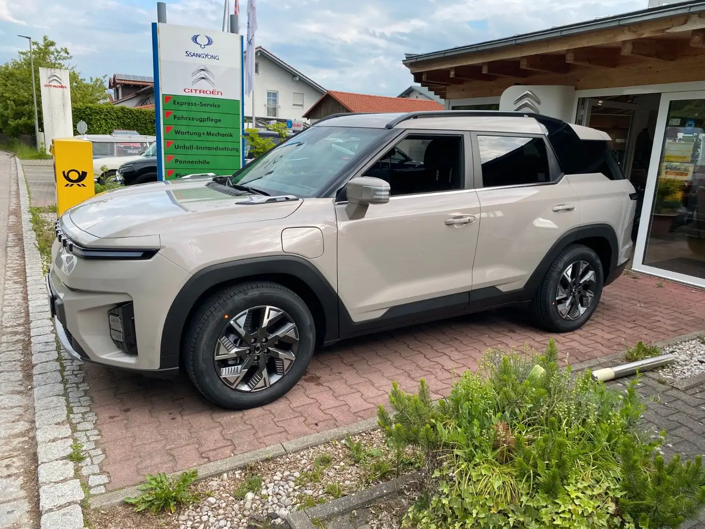 SsangYong Torres EVX 72kw Platinum *Navi*Sitzbelüftung* bež - 2