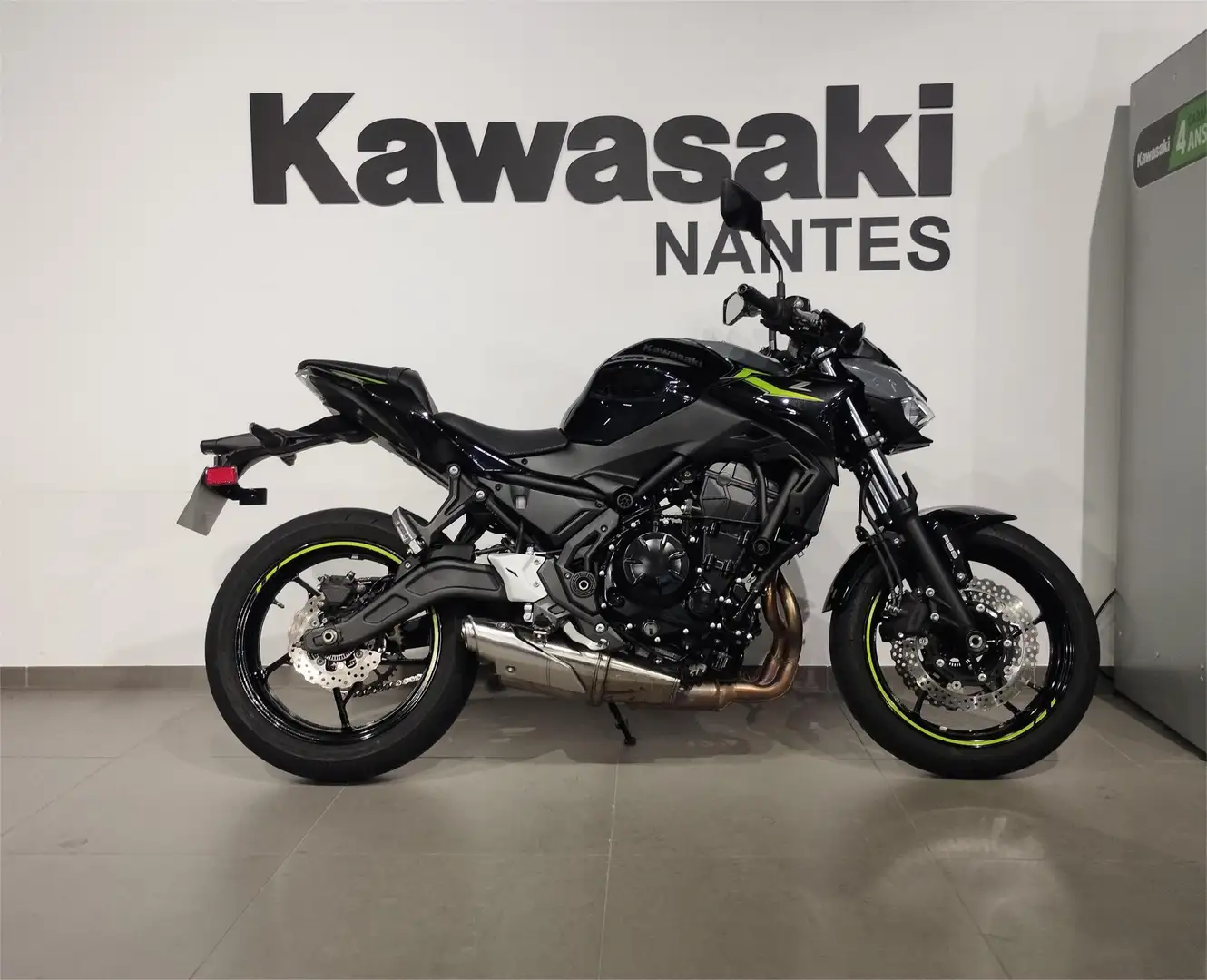 Kawasaki Z 650 Gris - 2