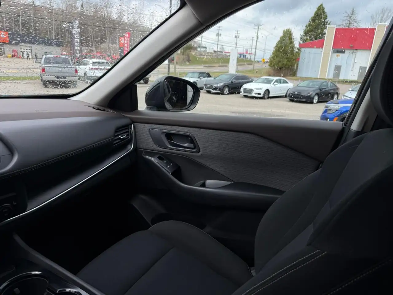 Nissan Rogue снимка Nissan Rogue