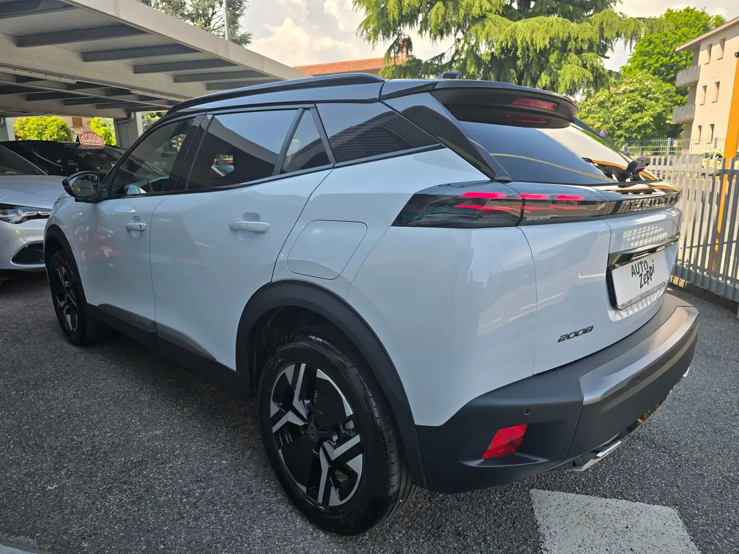 Peugeot 2008 1.2 130cv EAT8 GT Blanc - 2