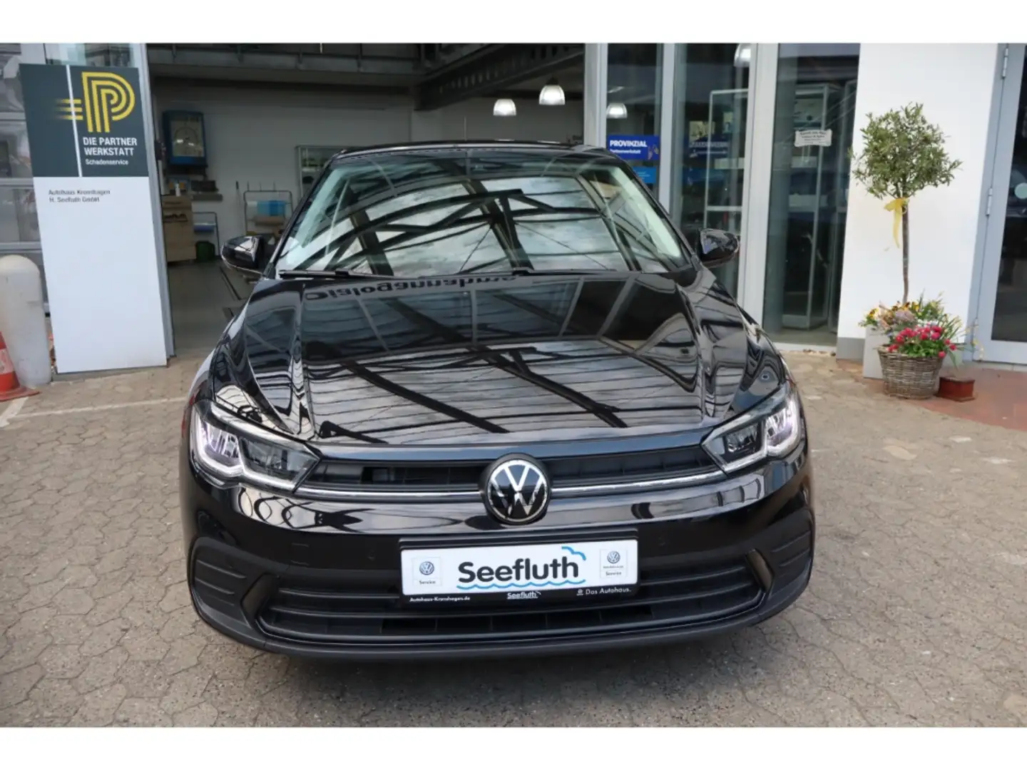 Volkswagen Polo 1.0 TSI Life DSG RFK IQ-Drive 15Essex Schwarz - 2