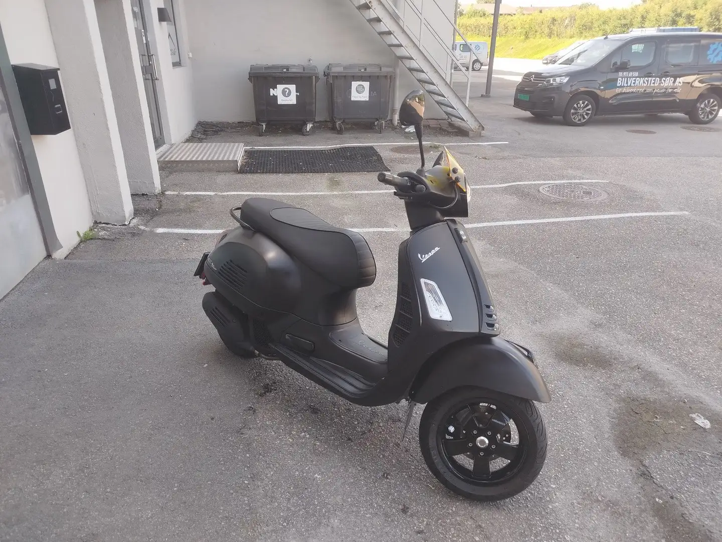 Vespa GTS 125 Noir - 1