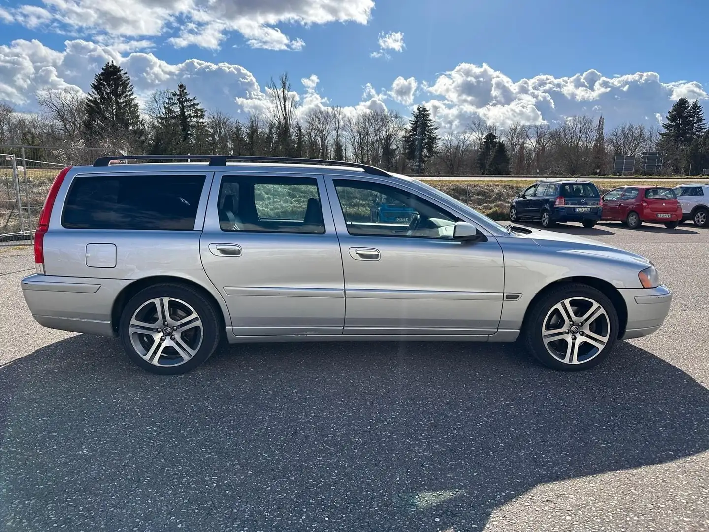 Volvo V70 Kombi 2.4  AUTOMATIK Motor Problem Stříbrná - 1