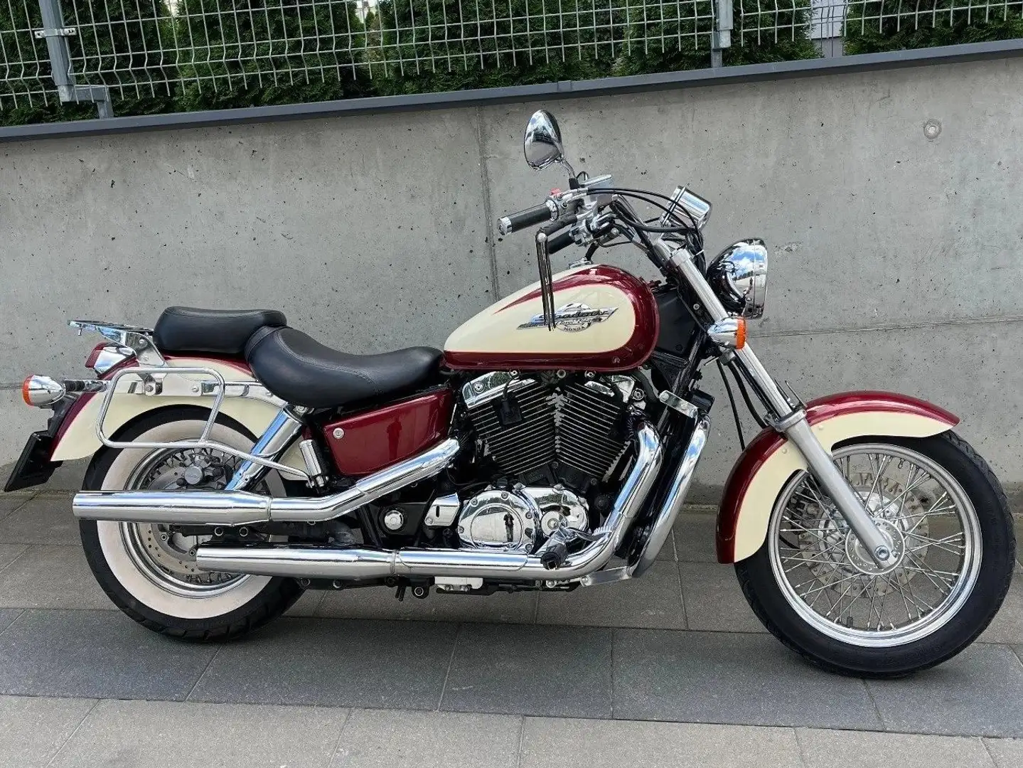 Honda VT 1100 Shadow Rouge - 1