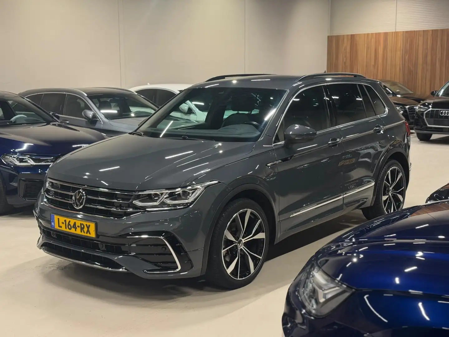 Volkswagen Tiguan 1.5 TSI 150PK R-Line, Virtual Cockpit, Apple Carpl Gris - 1