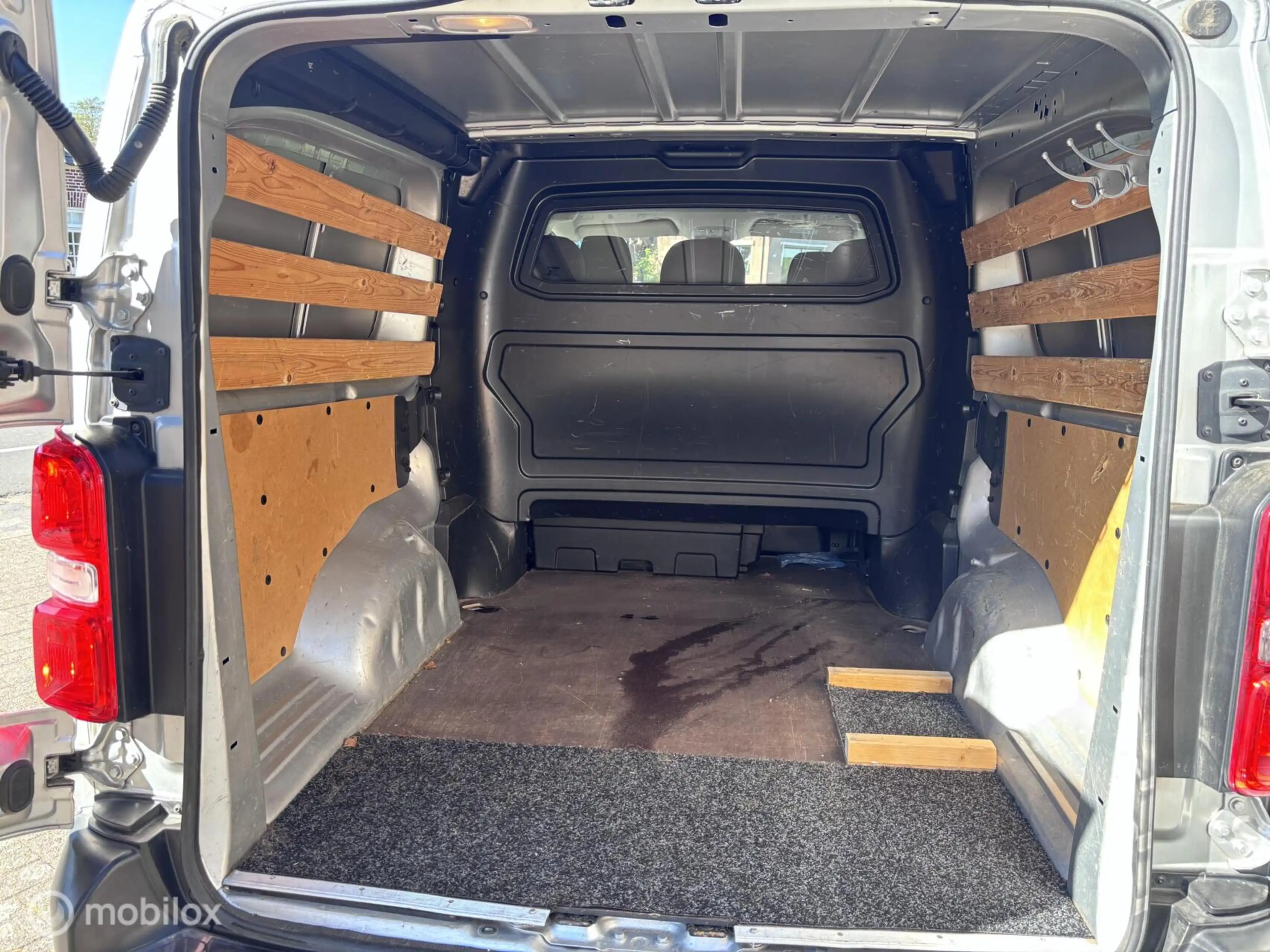 Peugeot Expert Bestel 231C 2.0 BlueHDI DC 120 Premium — photo 13